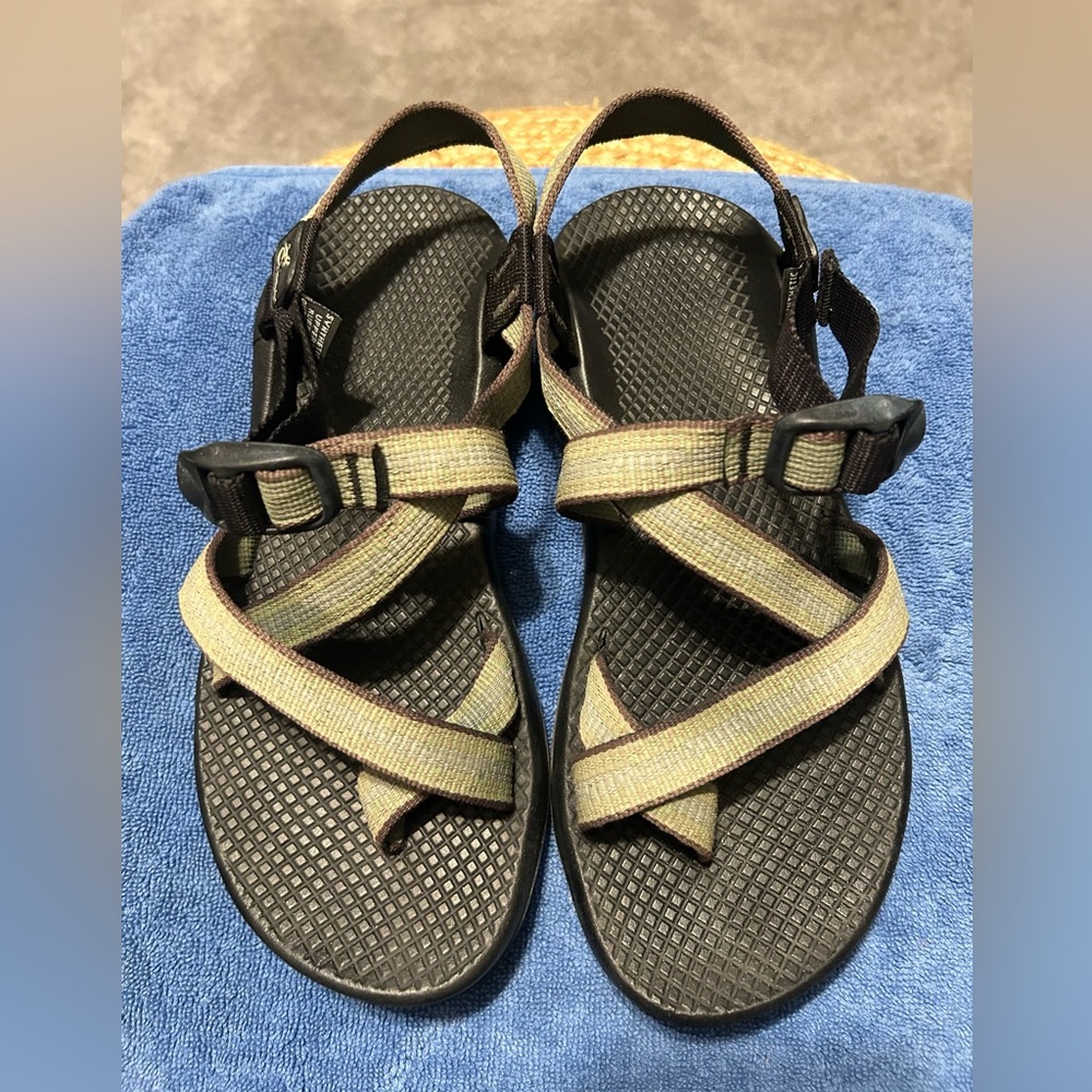Chaco Z/2 women’s Size 8 sandal-green